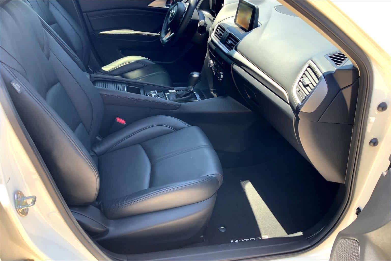 Used 2018 MAZDA MAZDA3 Touring FWD image 8