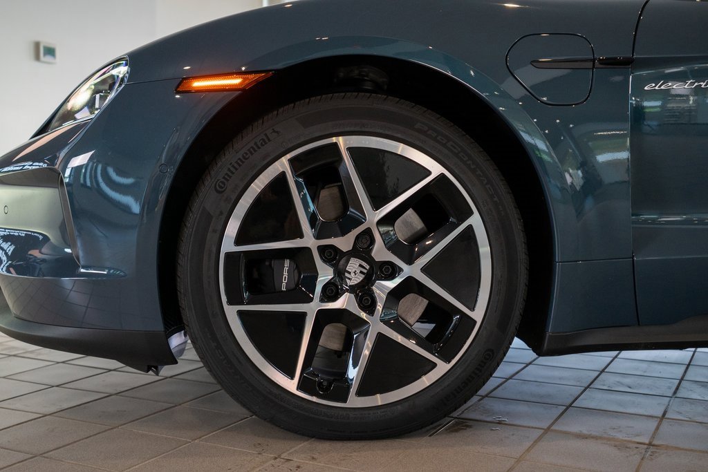 New 2025 Porsche Taycan image 12