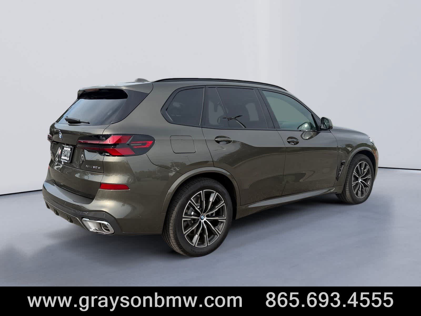 Used 2026 BMW X5 xDrive50e w/ M Sport Package AWD/4WD image 3