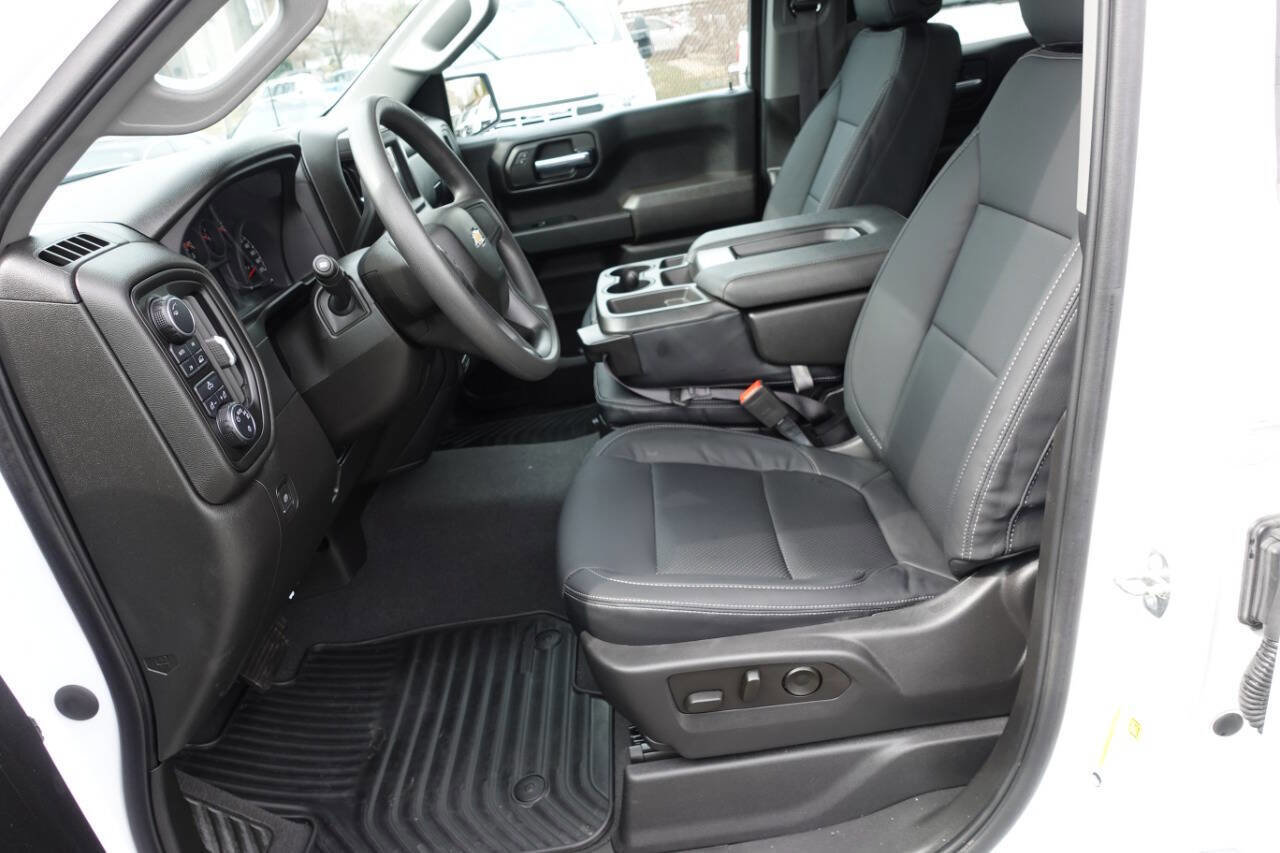 Used 2023 Chevrolet Silverado 1500 Custom w/ LPO, Dark Essentials Package AWD/4WD image 19