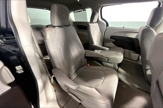 Used 2017 Chrysler Pacifica Touring Plus FWD image 25