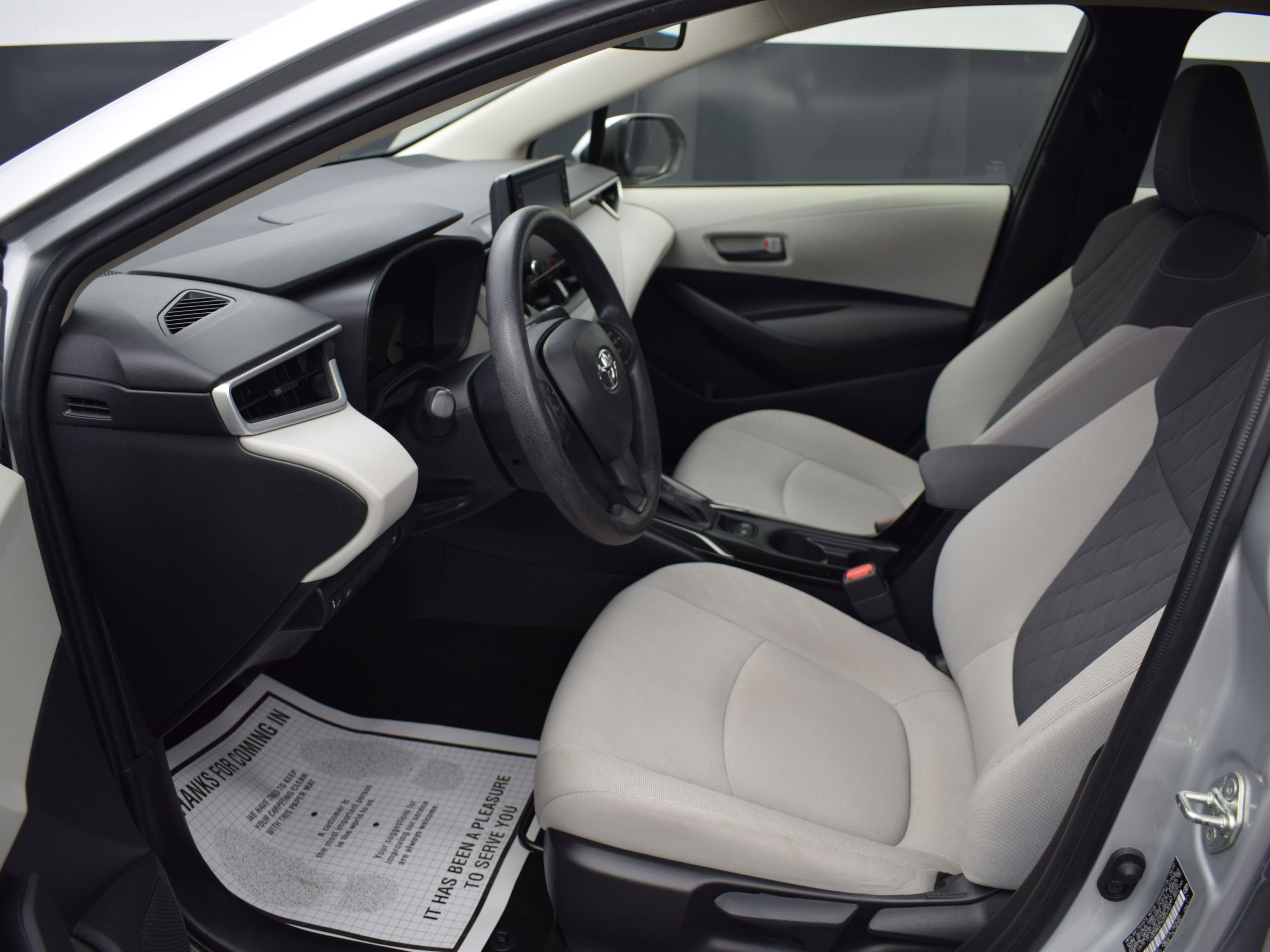 Used 2022 Toyota Corolla LE image 13