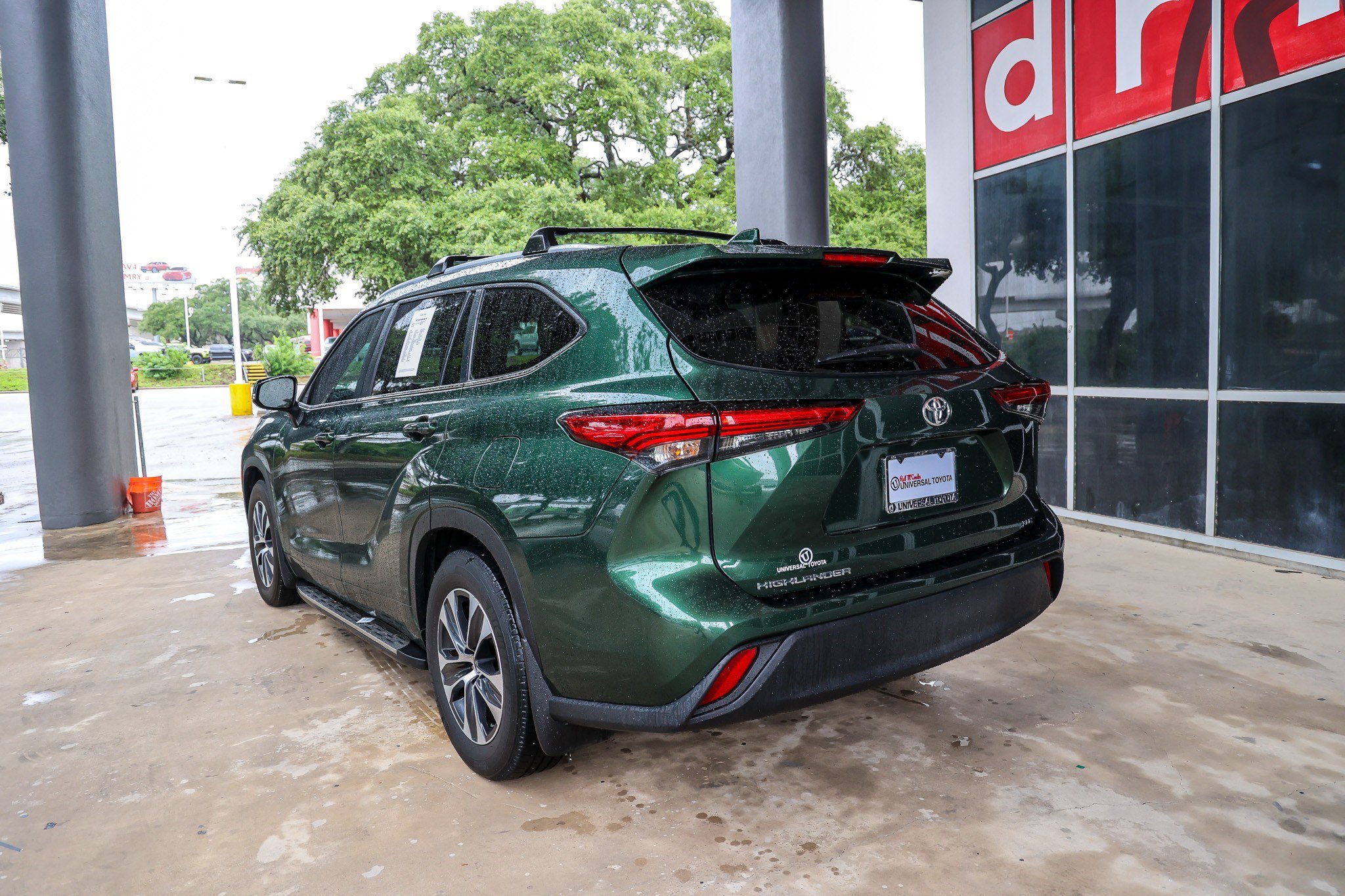 Used 2023 Toyota Highlander XLE FWD image 9