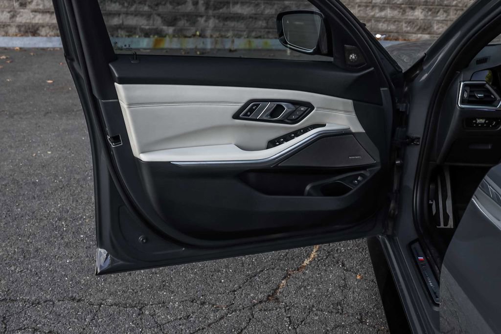 Used 2022 BMW M3 Competition w/ M Carbon Exterior Package image 21