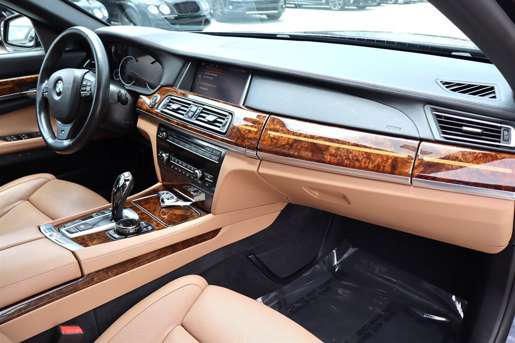 Used 2015 BMW 750Li RWD image 18
