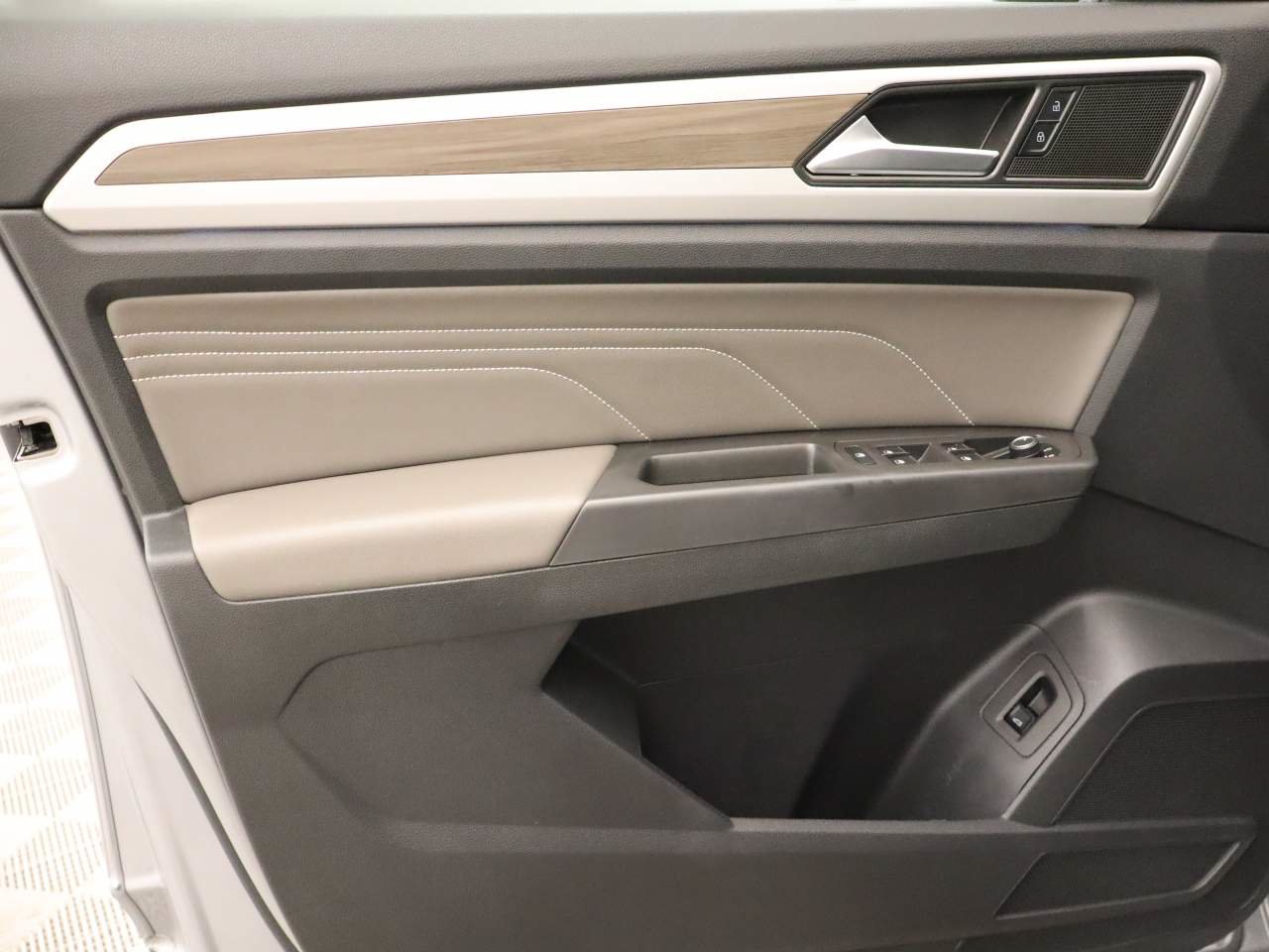 Certified 2023 Volkswagen Atlas SEL AWD/4WD image 19