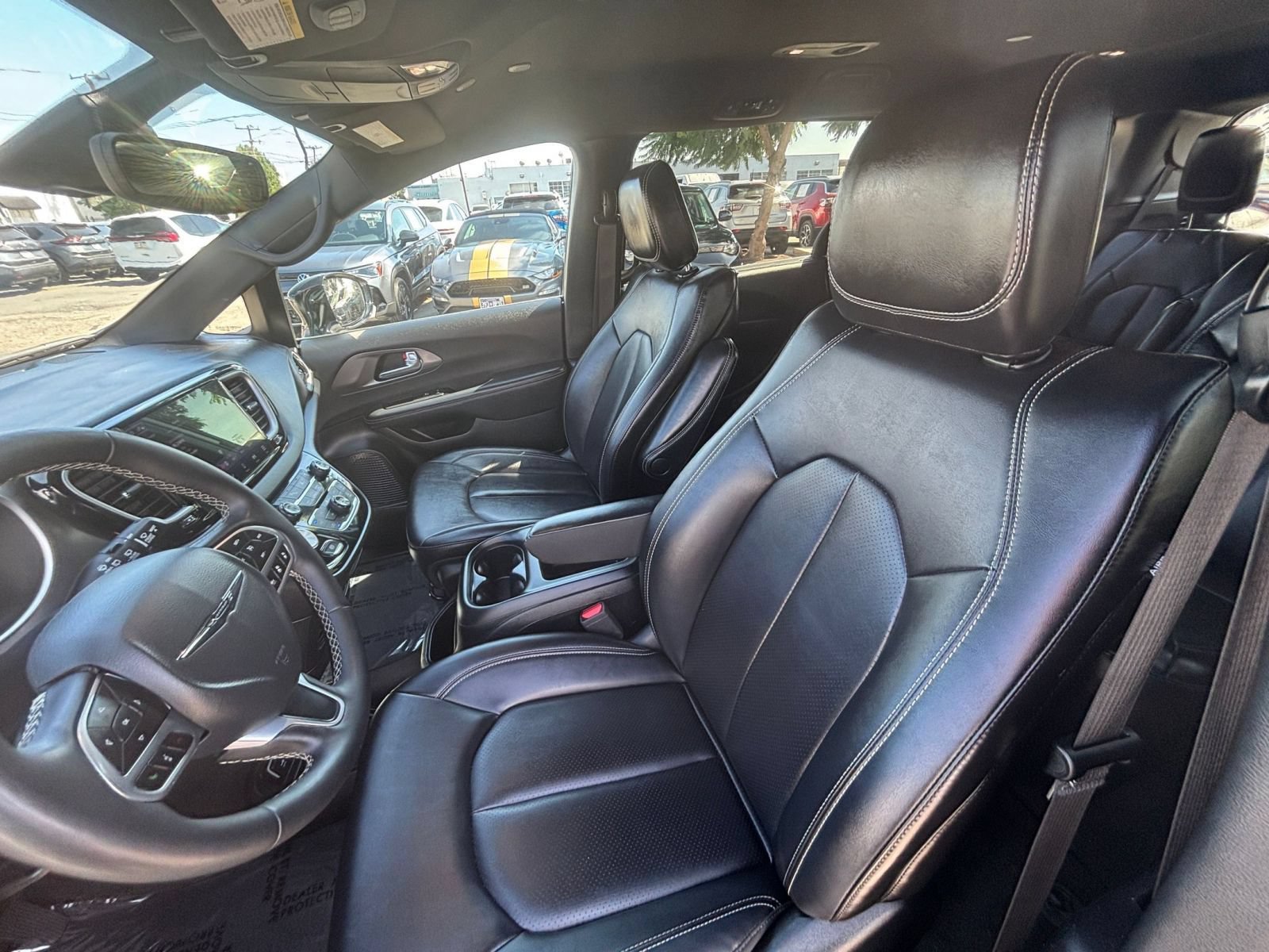 Used 2025 Chrysler Pacifica Select FWD image 28