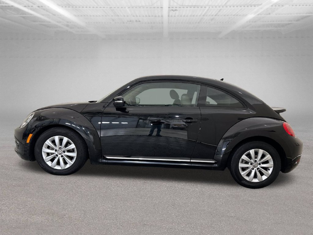 Used 2016 Volkswagen Beetle 1.8T SE w/ Lighting Package FWD image 2