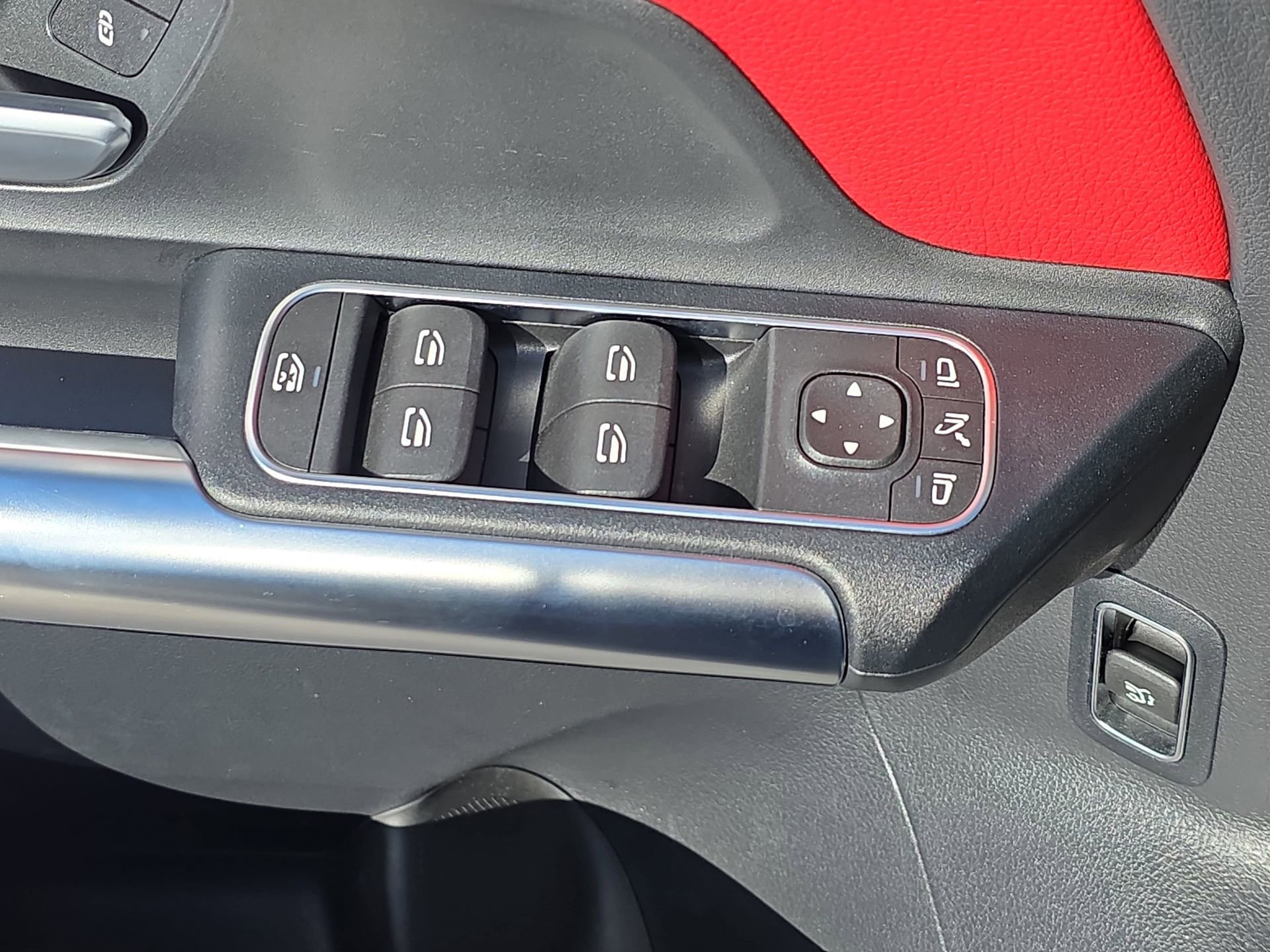 Certified 2022 Mercedes-Benz GLA 35 AMG 4MATIC image 27