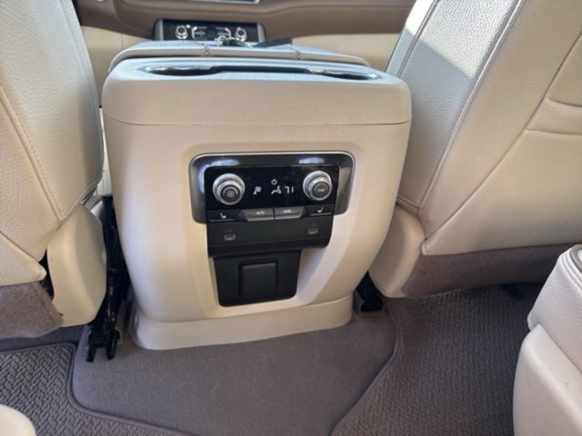 Used 2022 GMC Yukon XL Denali AWD/4WD image 46