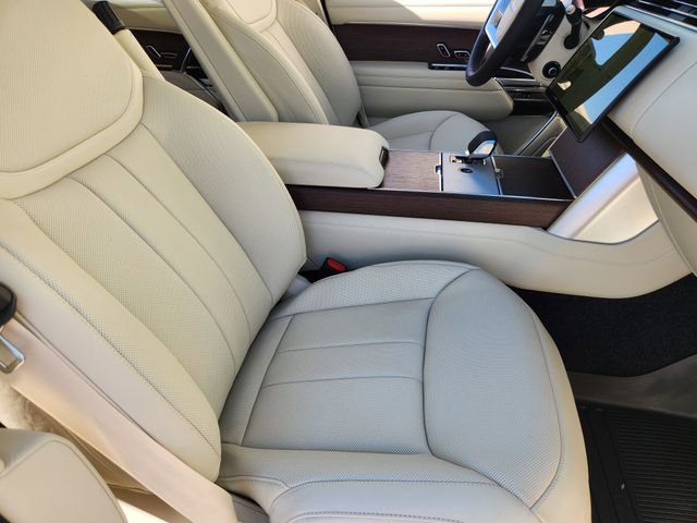 New 2026 Land Rover Range Rover SE image 9