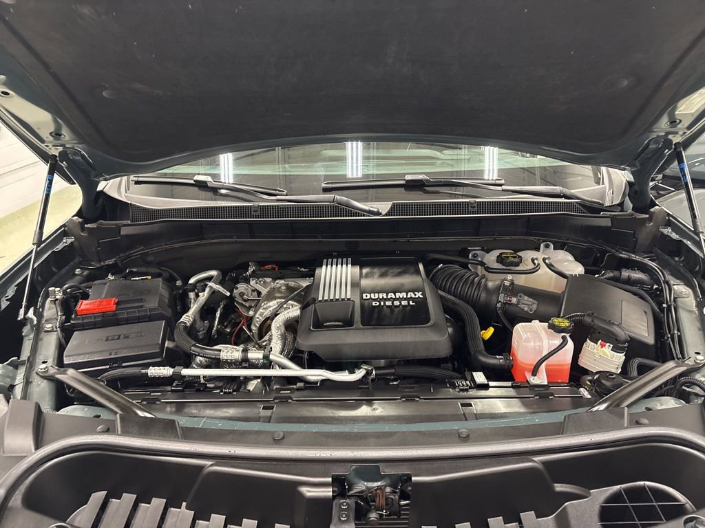 Used 2025 Chevrolet Suburban Z71 w/ Comfort Package AWD/4WD image 10