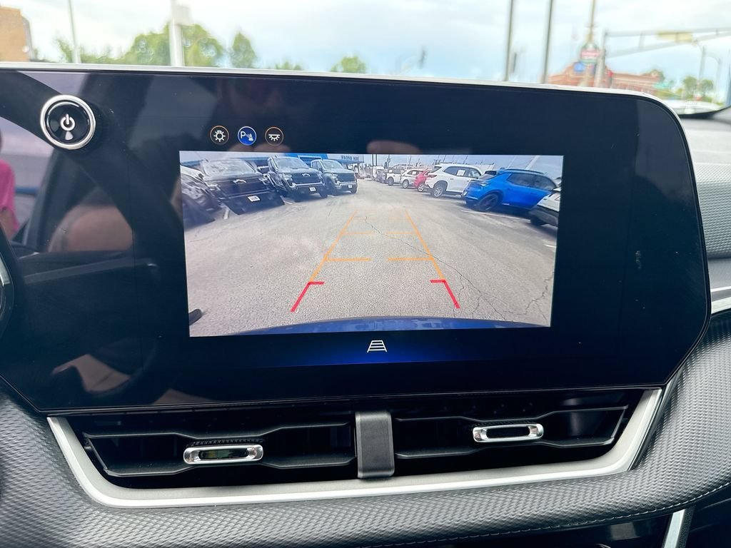 Used 2026 Chevrolet Equinox LT AWD/4WD image 16