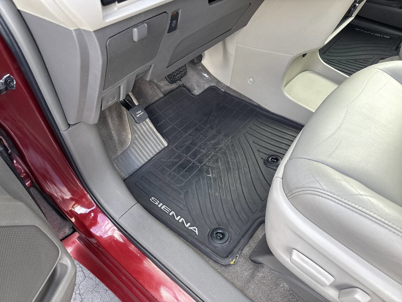 Used 2015 Toyota Sienna image 65