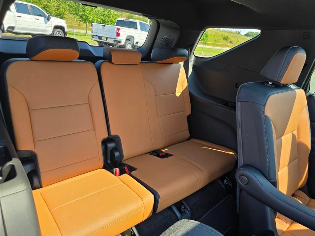 New 2027 Chevrolet Traverse Z71 w/ Driver Confidence Package AWD/4WD image 13