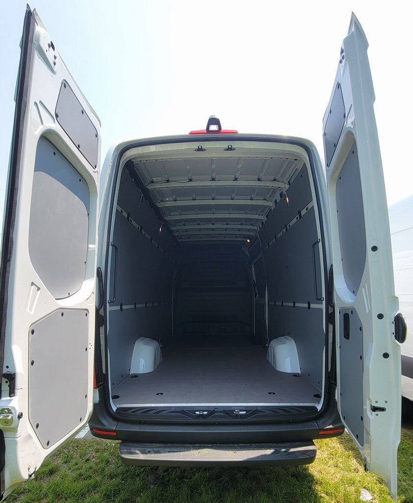 New 2025 Mercedes-Benz Sprinter 2500 image 8