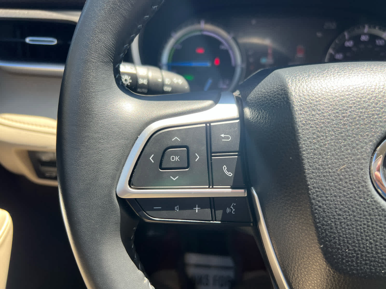 Used 2022 Toyota Highlander XLE AWD/4WD image 17