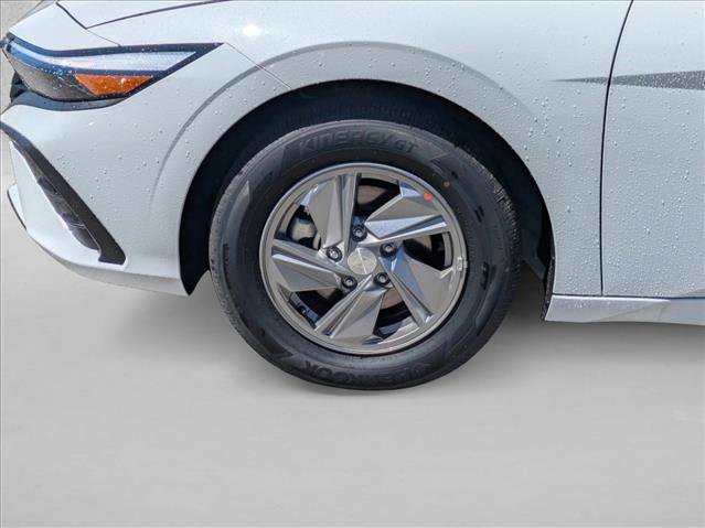 New 2026 Hyundai Elantra SE FWD image 10