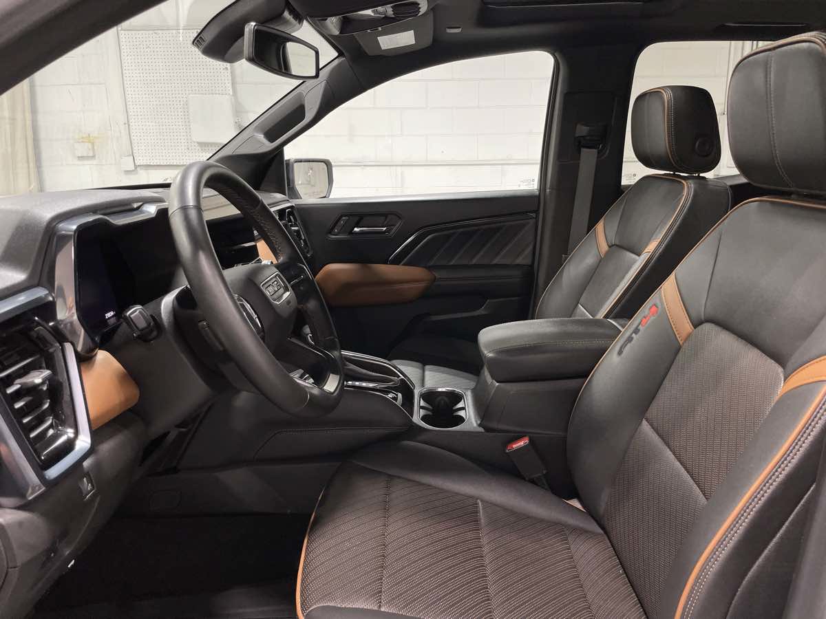 Used 2023 GMC Canyon AT4 w/ AT4 Premium Package AWD/4WD image 8