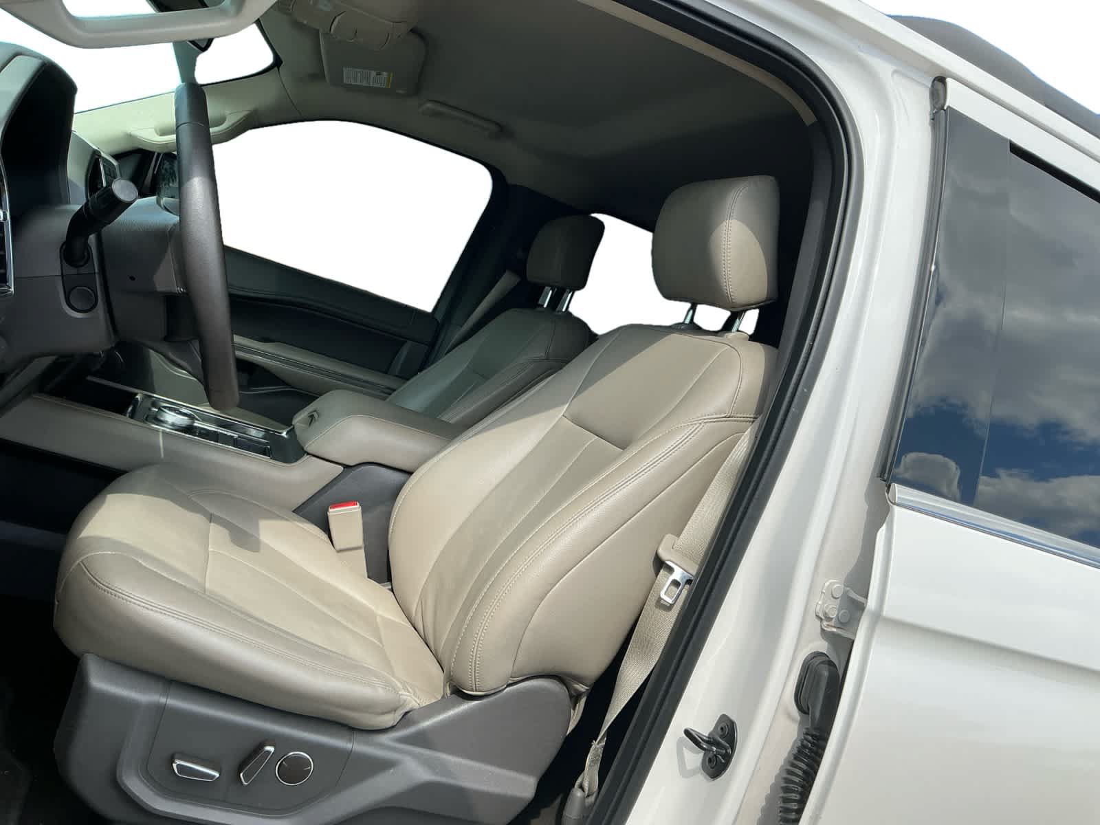 Used 2019 Ford Expedition XLT w/ Equipment Group 202A RWD image 9