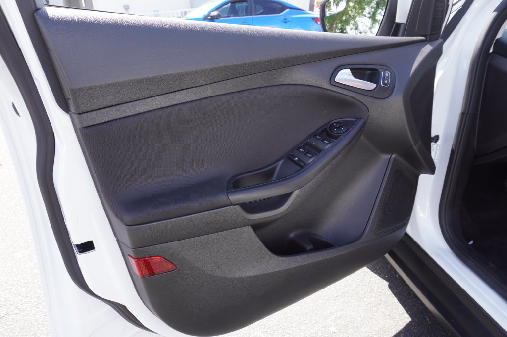 Used 2015 Ford Focus SE w/ Reverse Sensing Package FWD image 17