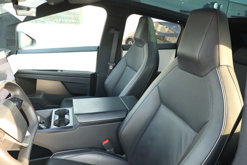 Used 2024 Tesla Cybertruck AWD Crew Cab image 23