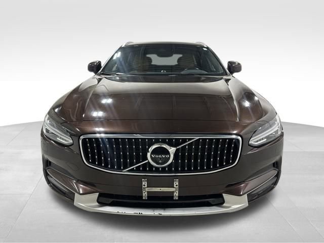 Used 2017 Volvo V90 T6 Cross Country image 3