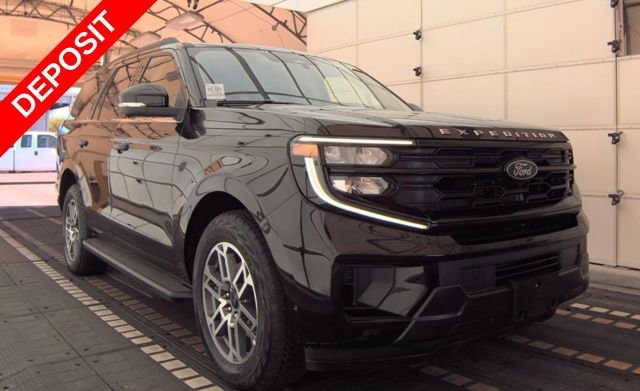 Used 2025 Ford Expedition Active image 3