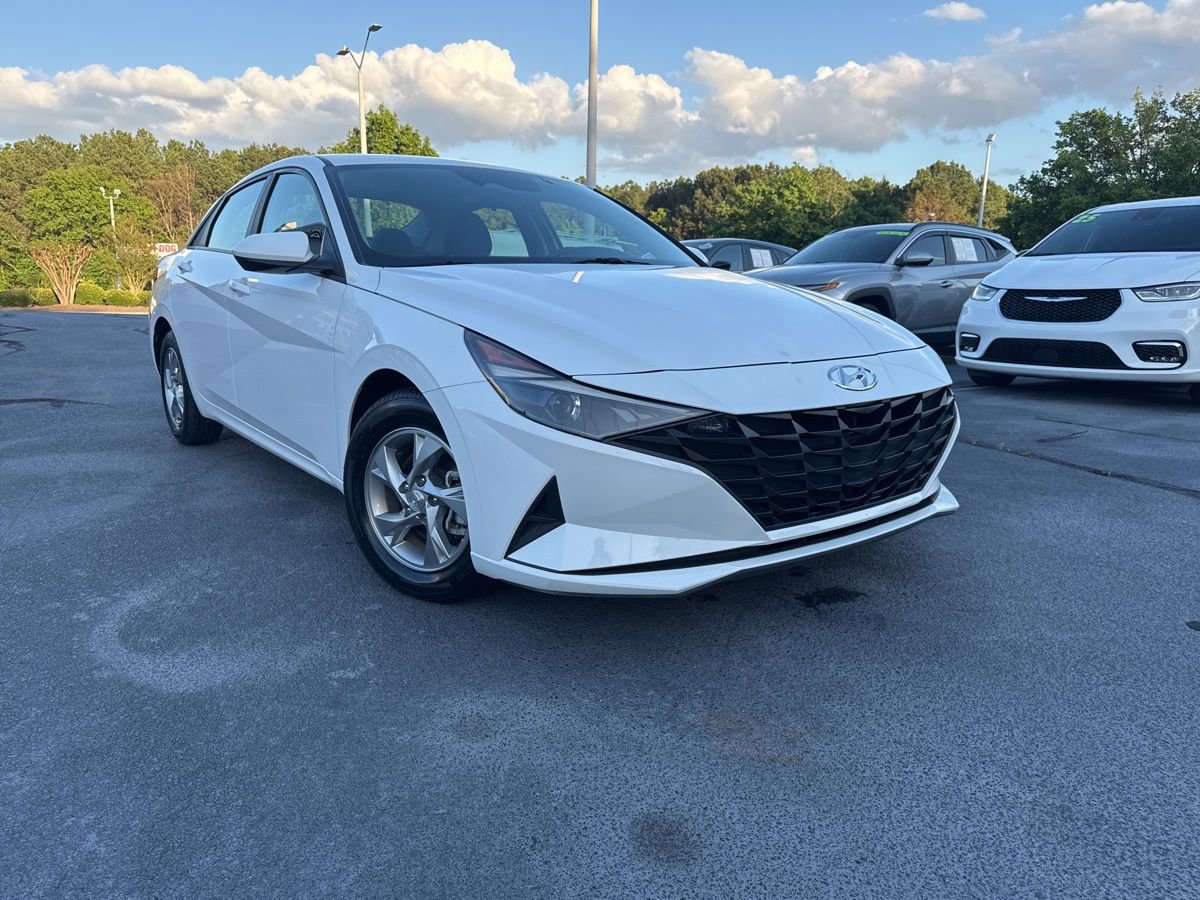 Used 2023 Hyundai Elantra SE image 1