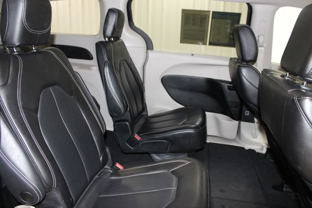 Used 2023 Chrysler Pacifica Touring-L FWD image 31