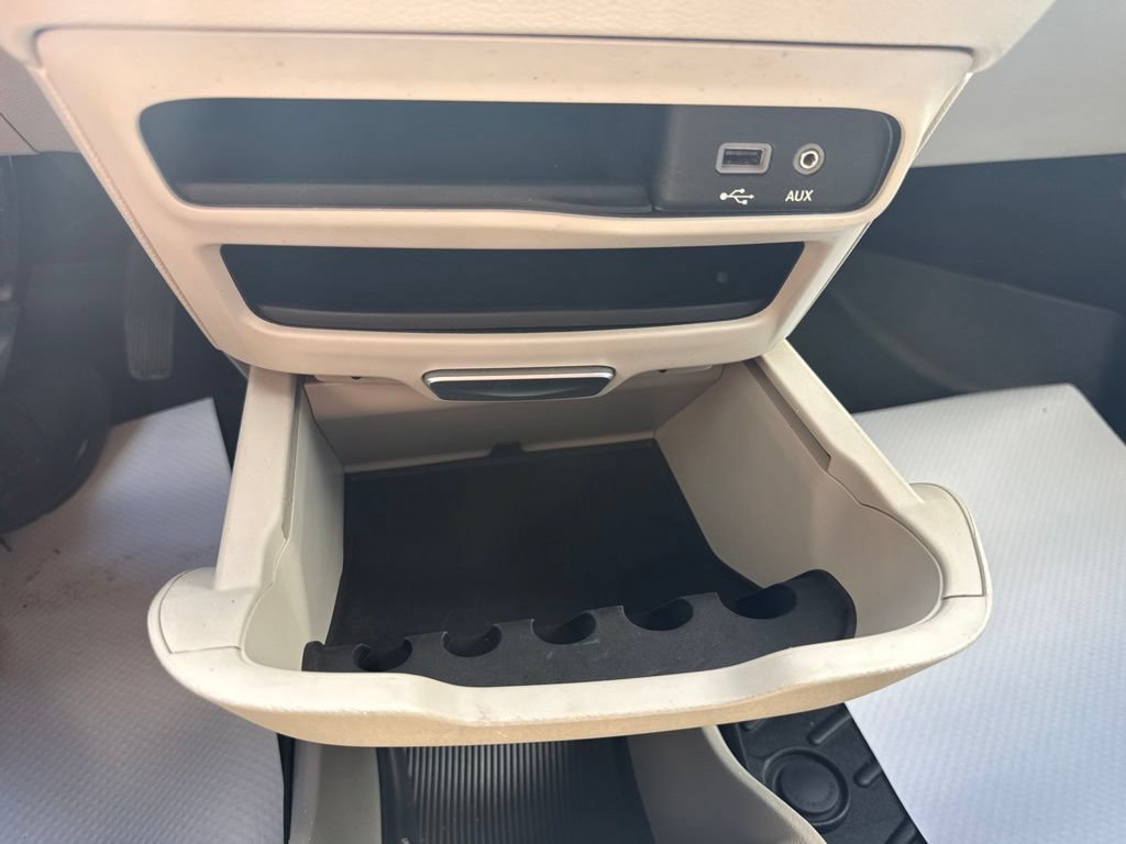 Used 2018 Chrysler Pacifica L FWD image 17