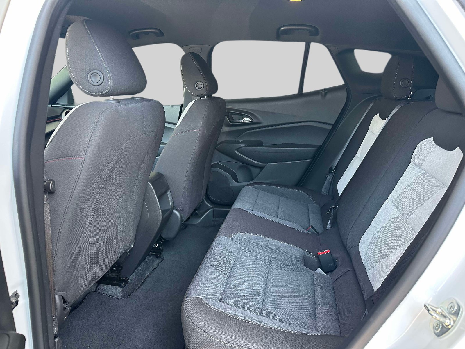 Certified 2024 Chevrolet Trax RS w/ Driver Confidence Package FWD image 11