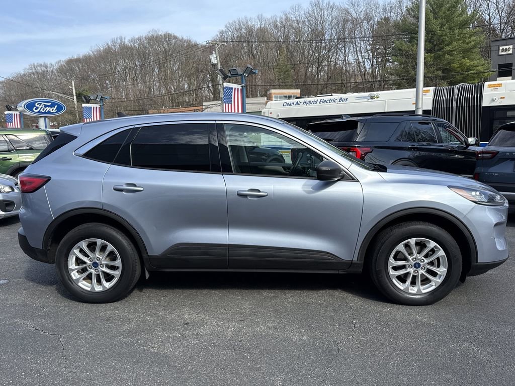 Used 2022 Ford Escape SE w/ Convenience Package image 3