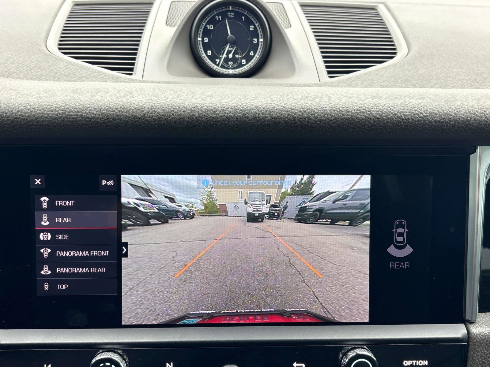 Used 2022 Porsche Macan AWD/4WD image 27