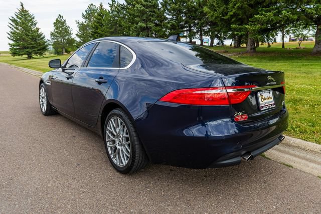 Used 2018 Jaguar XF Premium AWD/4WD image 7