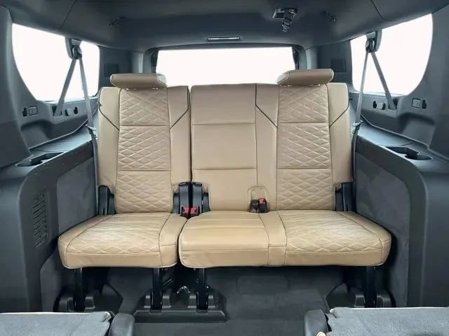 Used 2021 Cadillac Escalade ESV Premium Luxury w/ Heavy-Duty Trailer Package image 18