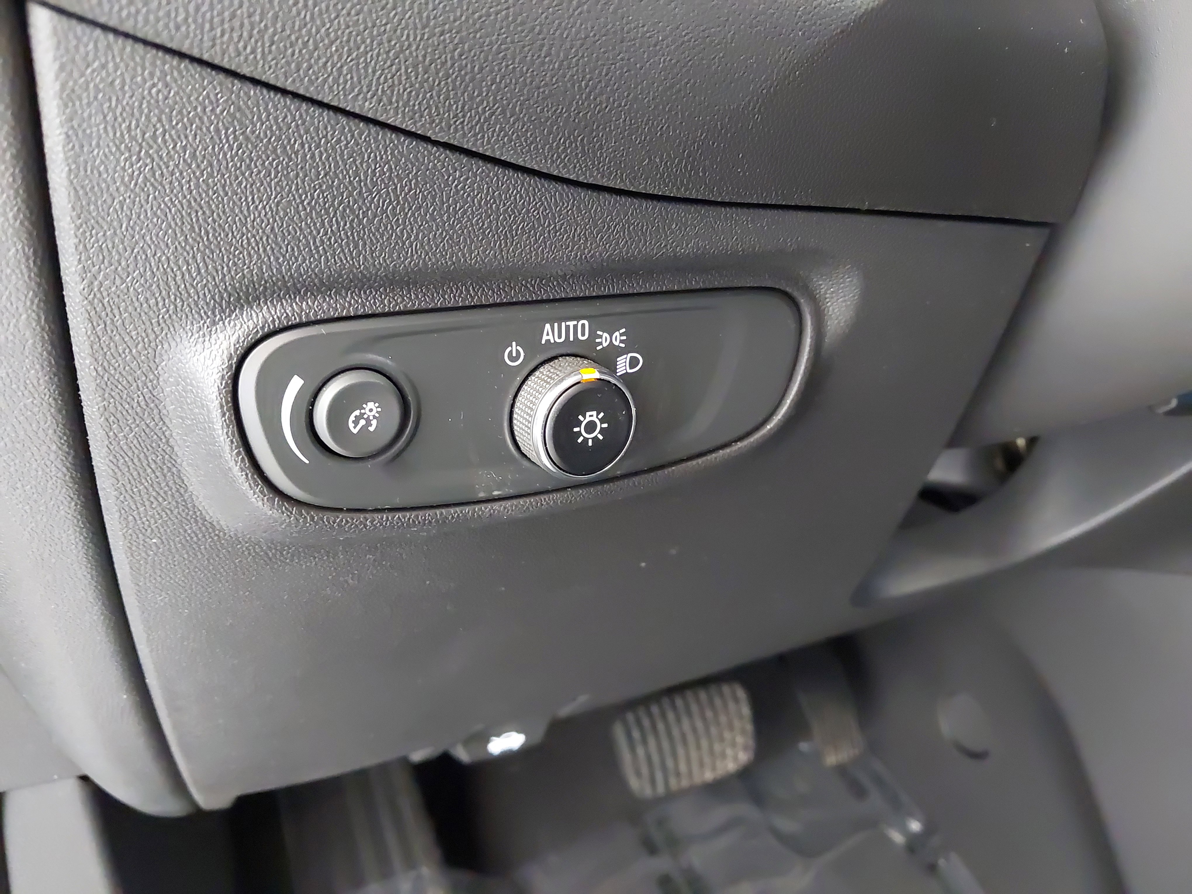Used 2023 Chevrolet Equinox LT FWD image 24