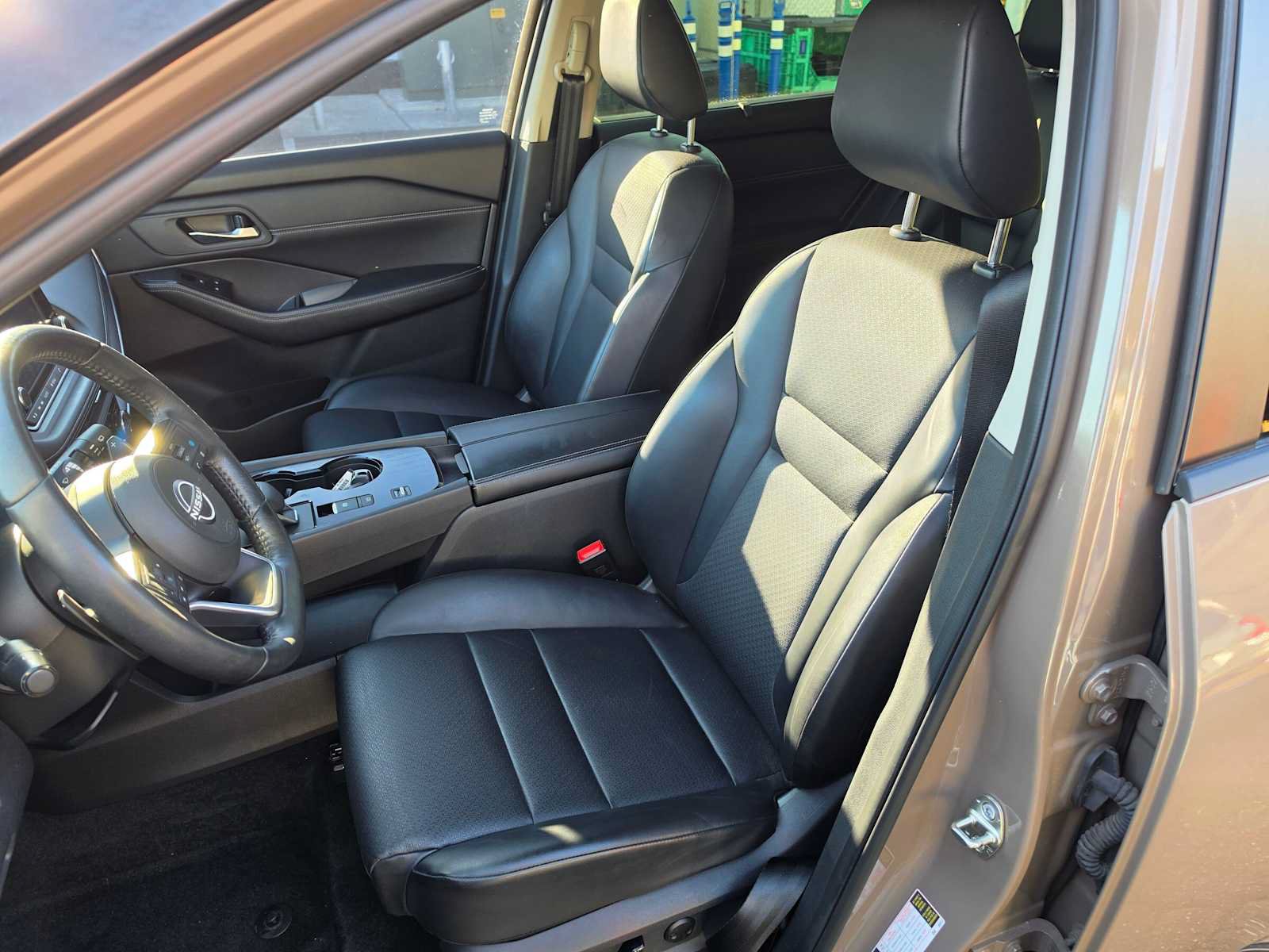 Used 2024 Nissan Rogue SV w/ SV Premium Package FWD image 21