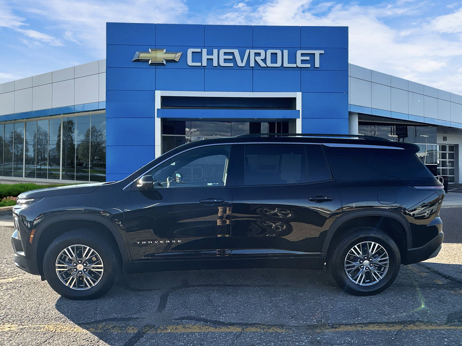 Certified 2024 Chevrolet Traverse LT image 2