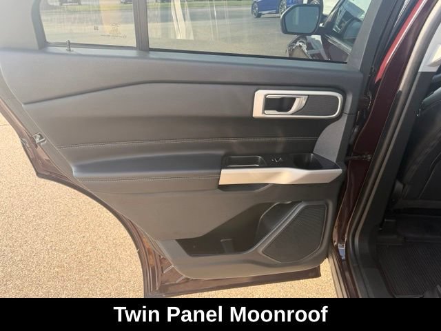 Used 2022 Ford Explorer XLT w/ Equipment Group 202A AWD/4WD image 8