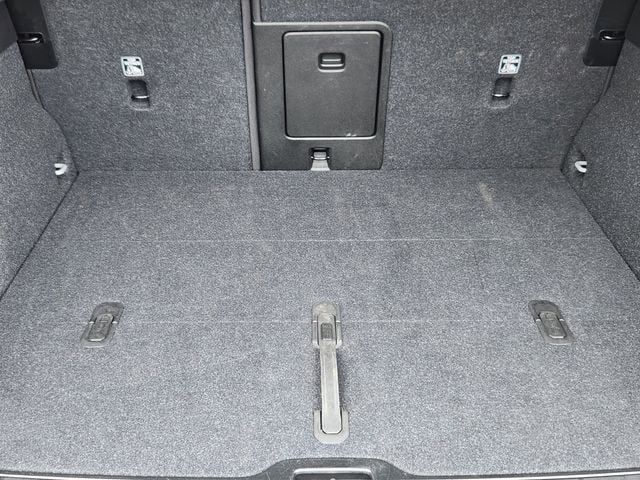 Certified 2025 Volvo XC40 B5 Plus AWD/4WD image 20