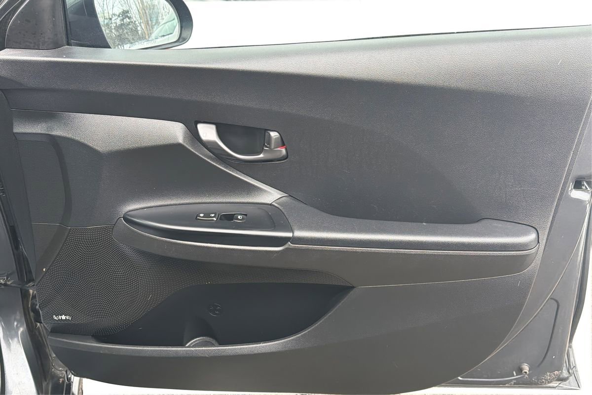 Used 2020 Hyundai Veloster Turbo R-Spec image 20