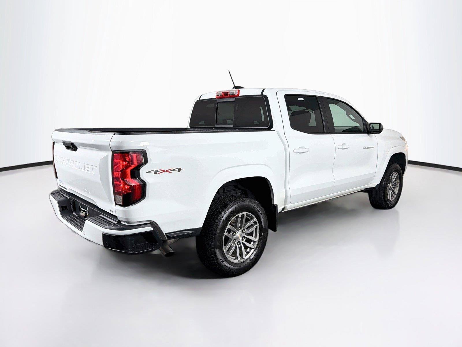 Used 2024 Chevrolet Colorado LT w/ LT Convenience Package AWD/4WD image 11