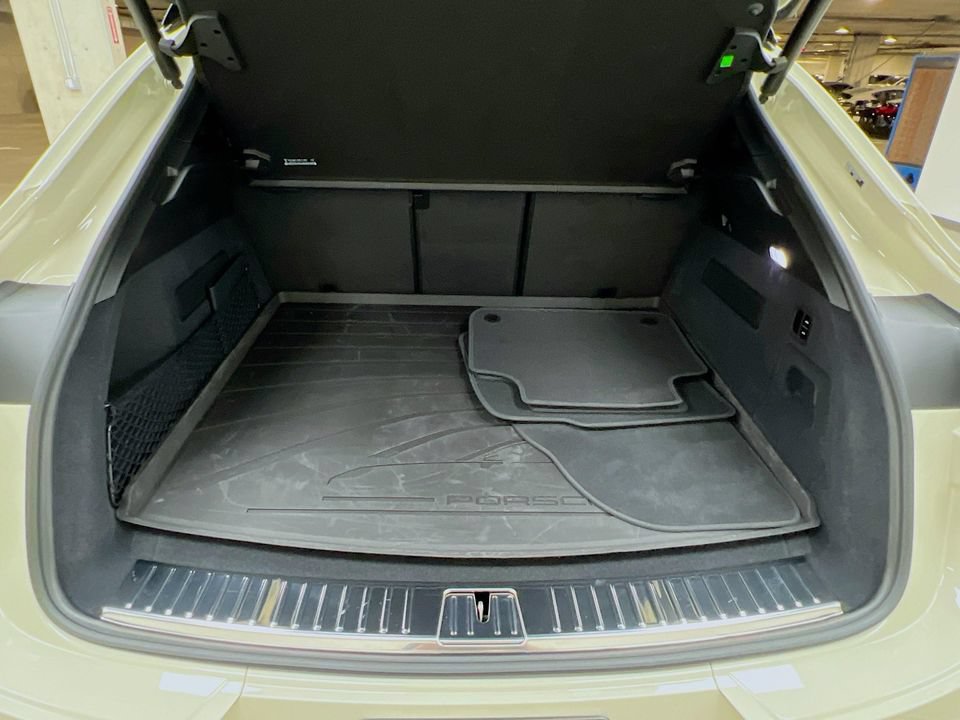 Certified 2026 Porsche Cayenne Turbo AWD/4WD image 27