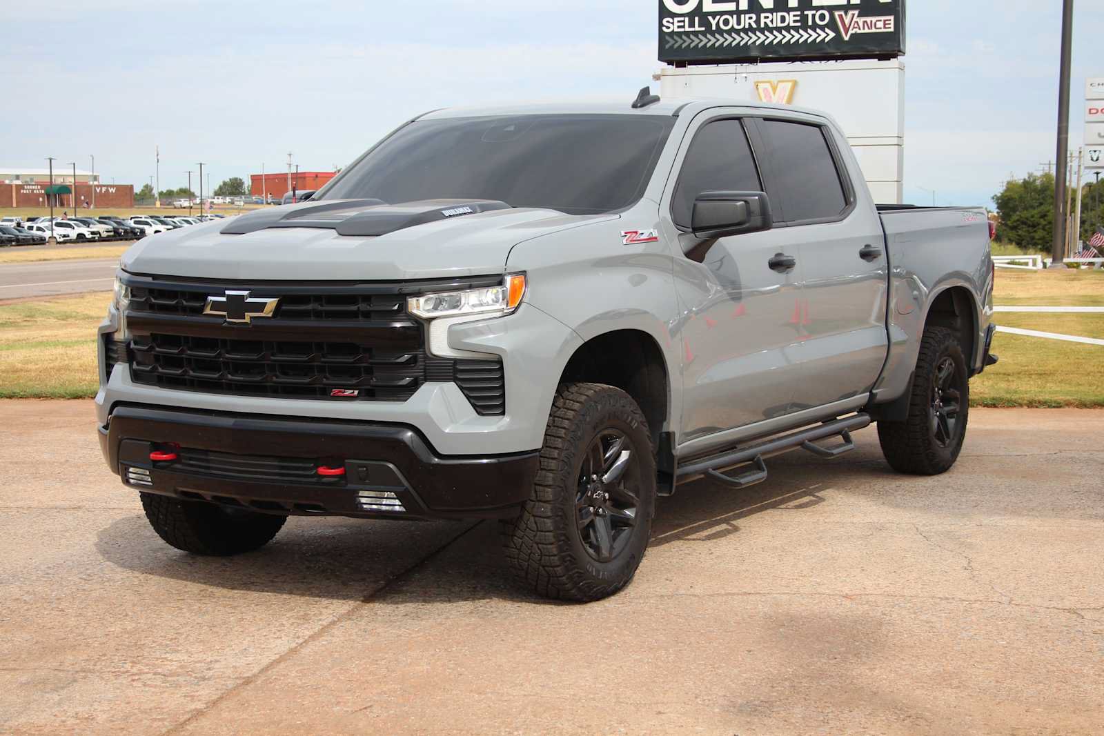 Used 2024 Chevrolet Silverado 1500 LT Trail Boss w/ Convenience Package II AWD/4WD image 4