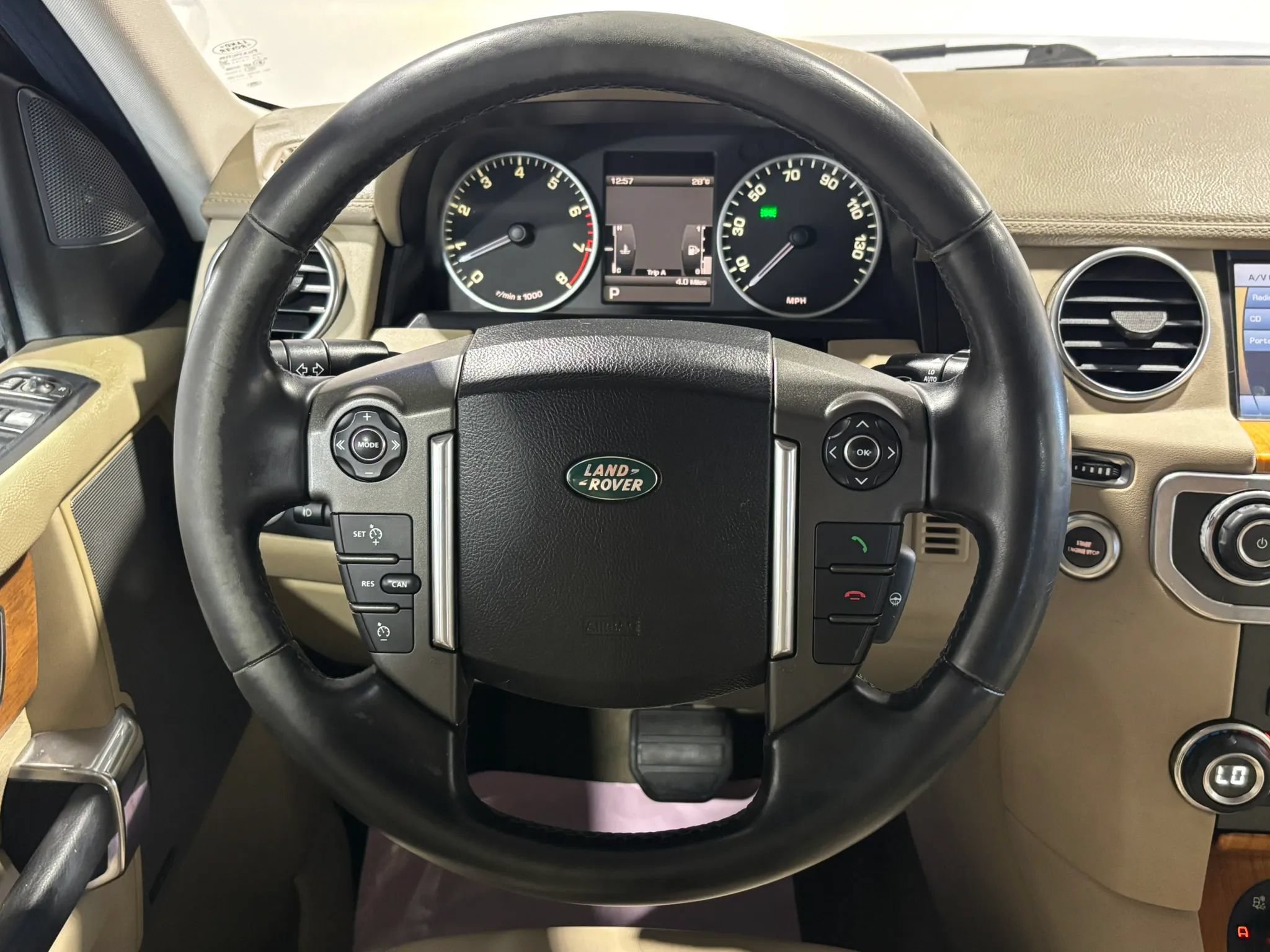 Used 2011 Land Rover LR4 HSE LUX AWD/4WD image 15