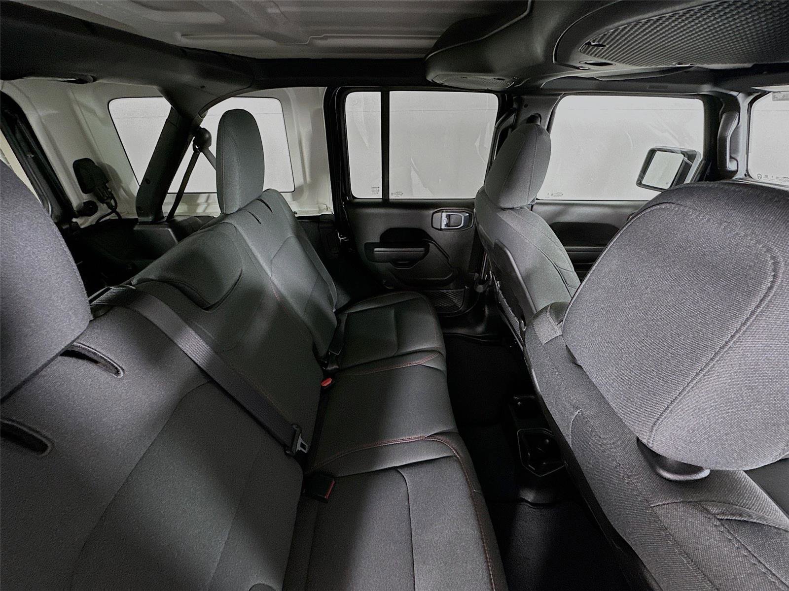 Used 2025 Jeep Wrangler Unlimited Rubicon image 25