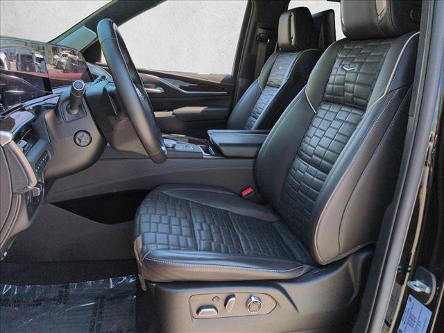 Used 2022 Cadillac Escalade Premium Luxury Platinum w/ Heavy-Duty Trailer Package AWD/4WD image 24