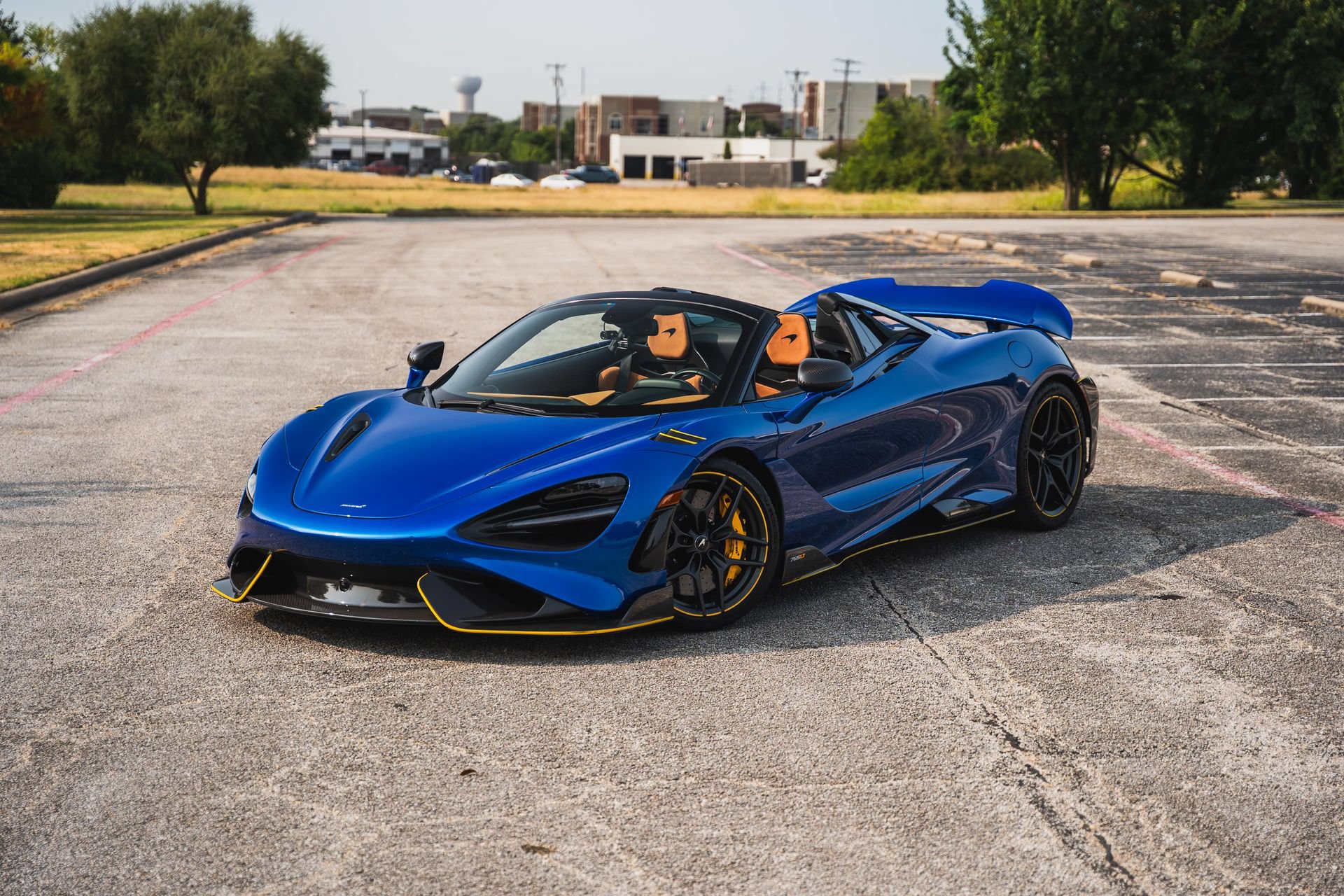 Used 2022 McLaren 765LT RWD image 2