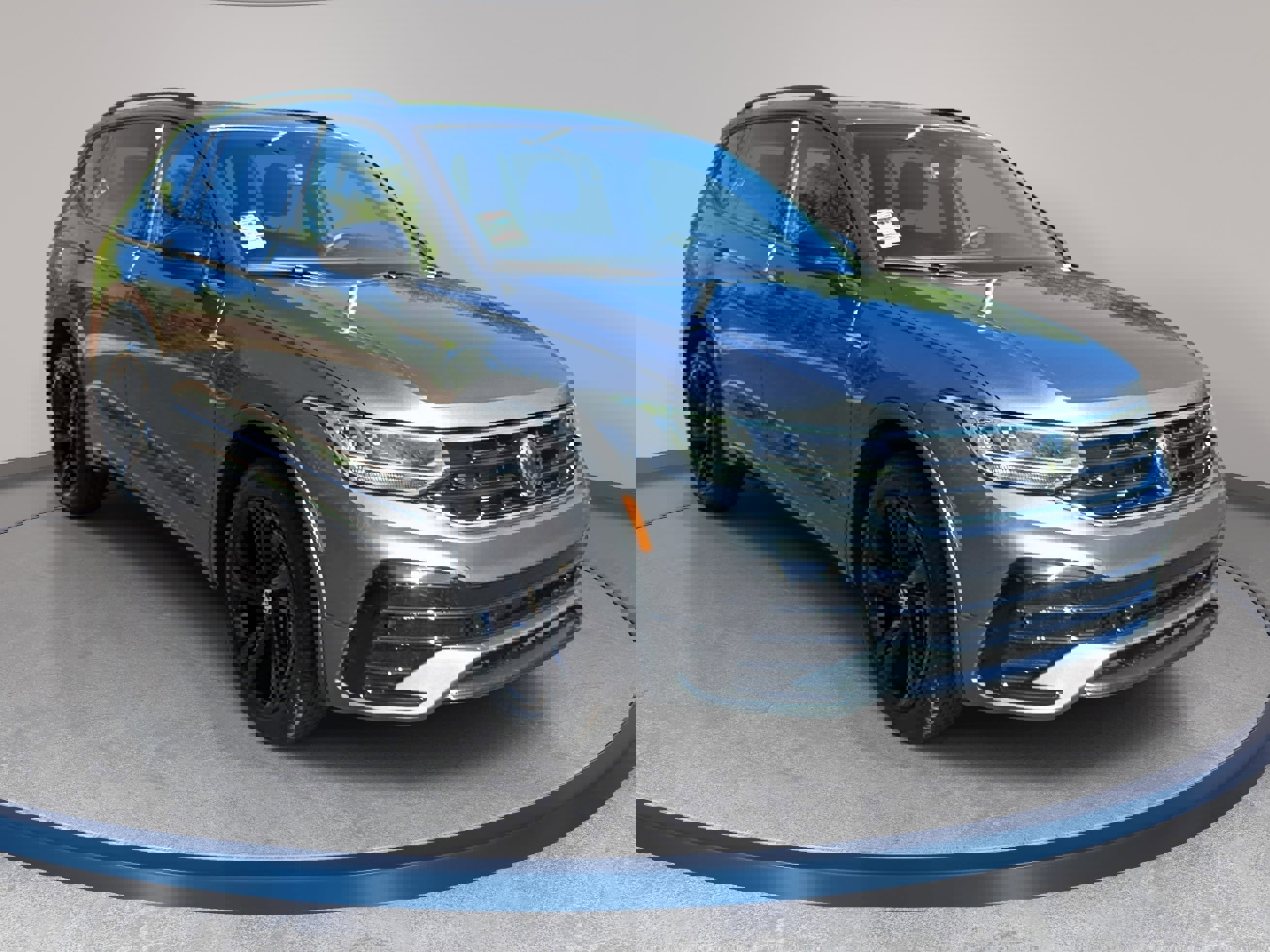 Used 2024 Volkswagen Tiguan SE R-Line image 3